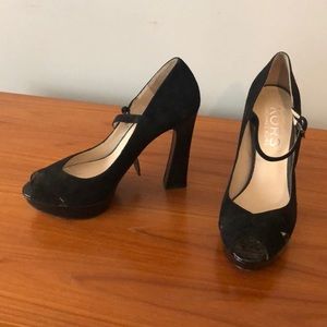 Platform peep toe shoes
